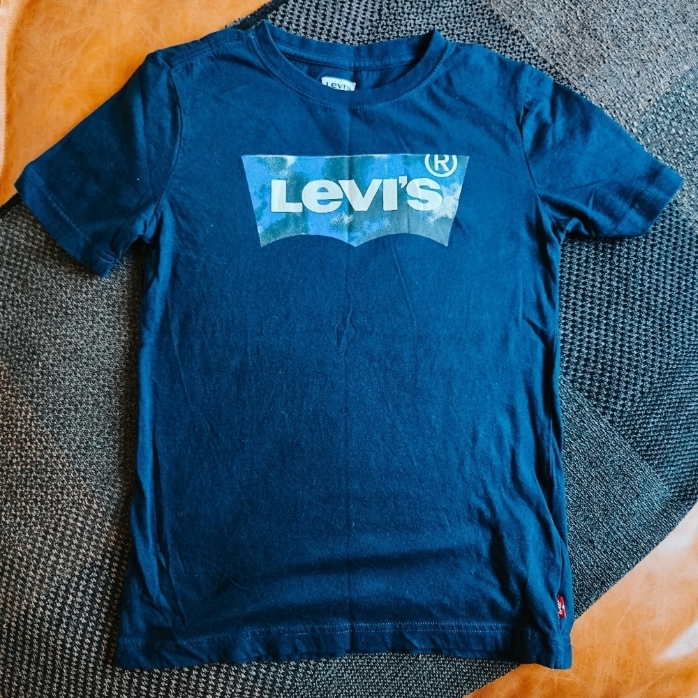 3/$20 Levi’s Boys Navy Batwing Logo Tee (Size M)